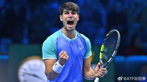 ATP总决赛阿尔卡拉斯斩获首胜 兹维列夫取两连胜