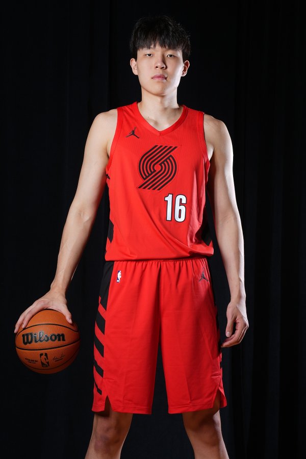 杨瀚森：我没能统治低位 休赛期增重 要打得更加适应NBA的节奏