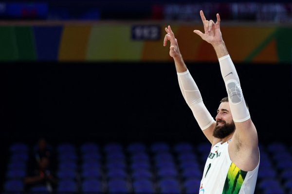 立陶宛大铁锤！瓦兰丘纳斯13中7砍下全场最高18分9板 正负值达+24