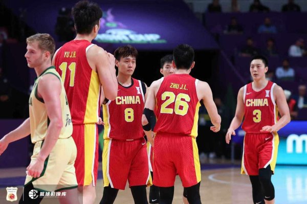 赵睿：目前的中国男篮离奥林匹克运动会  还有一定的距离 基本功等都需要练