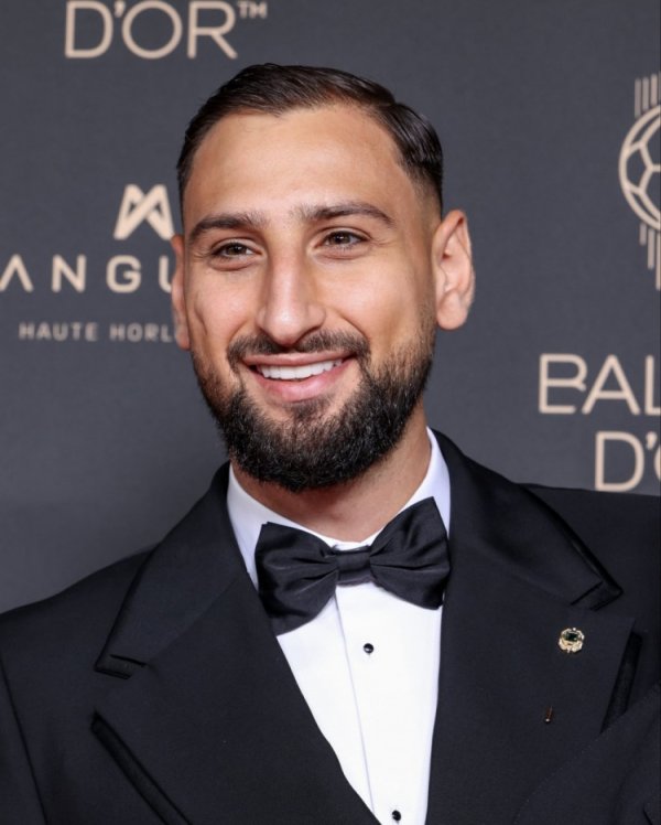 意大利国家队官方:多纳鲁马荣获雅辛奖+金球奖排名第九,恭喜! 意大利国家队官方:多纳鲁马荣获雅辛奖+金球奖排名第九,恭喜!