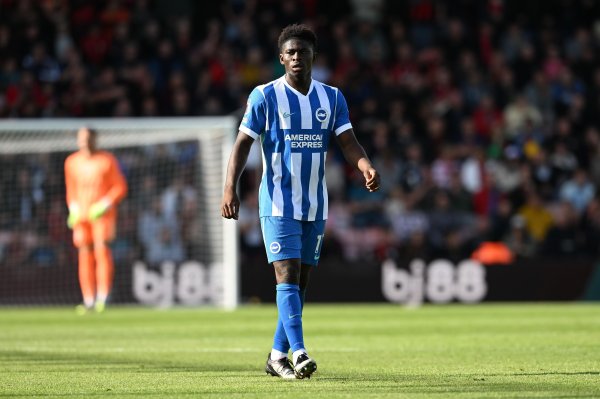 记者：曼联可能买两个中场球员目标有巴莱巴、沃顿，巴莱巴标价1.5亿