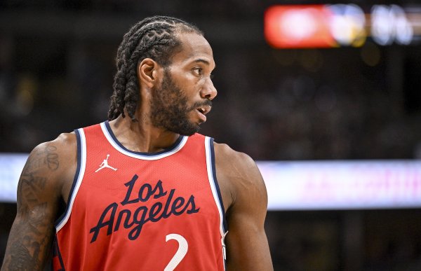 科林斯：期待向莱昂纳德学习防卫   当然也很高兴他不再防我了