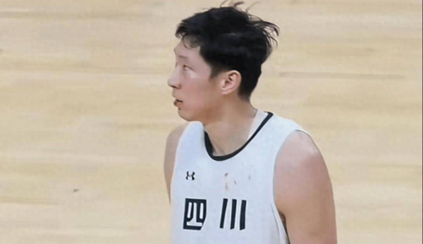 拖20天才去美国! 周琦故意躲亚洲杯? 球迷: 不给钱的赛事  坚决不打