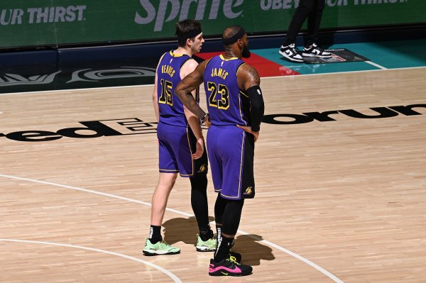 里夫斯：和布朗尼打过高尔夫球   他父子俩对决我会下注给布朗尼