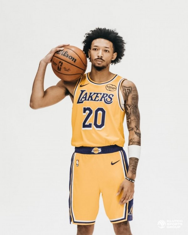 湖人签下小尼克-史密斯后 三份双向合同已经满额