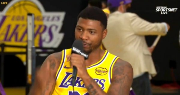 斯玛特谈东西部不同:东部打对峙 西部玩跑轰 斯玛特谈东西部不同:东部打对峙 西部玩跑轰