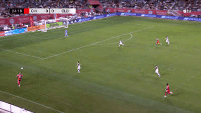 传中还是射球  ？芝加哥火焰球员边路直接将球轰入网窝