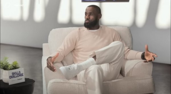 詹姆斯:我仍然喜欢上场练习 喜欢看球穿过篮网 仍有新秀般的感觉 詹姆斯:我仍然喜欢上场练习 喜欢看球穿过篮网 仍有新秀般的感觉