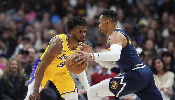 夸梅:布朗尼一整年都没有丝毫进步 那就不如威少至少他积极跑动 夸梅:布朗尼一整年都没有丝毫进步 那就不如威少至少他积极跑动