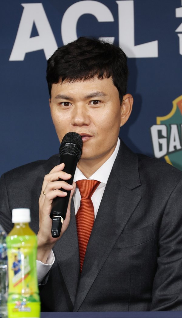 江原FC主帅：祝贺成都蓉城取胜 哪怕放到K职业联赛  他们也是一支劲旅