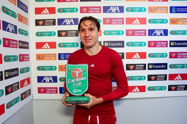 不认输!TA:基耶萨若想回国肯定不缺下家,但他坚守 留队证明自己 不认输!TA:基耶萨若想回国肯定不缺下家,但他坚守 留队证明自己