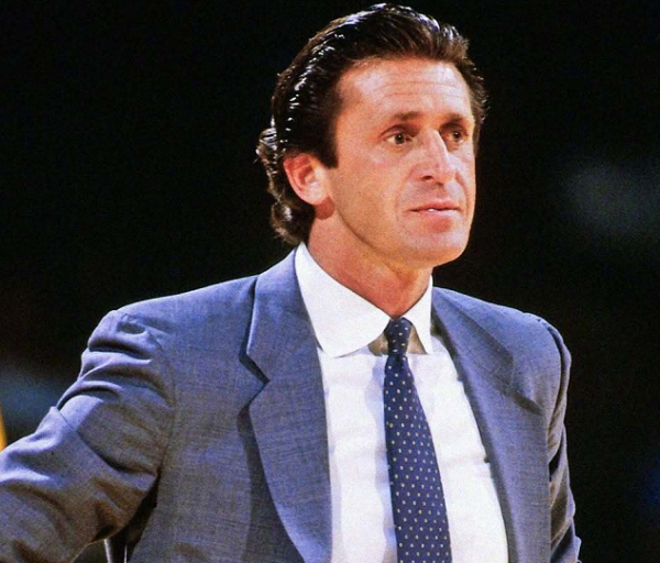 1笔签约达成, 雄鹿酝酿大交易! NBA神级记录  诞生, 湖人宣布新决定