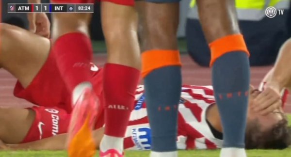 记者:马竞后场球员科斯蒂斯前交叉韧带撕裂,将缺席本赛季剩余的赛事 记者:马竞后场球员科斯蒂斯前交叉韧带撕裂,将缺席本赛季剩余的赛事