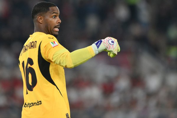 法尔克：曼联和切尔西有意30岁米兰守门员迈尼昂，拜仁没打算签他