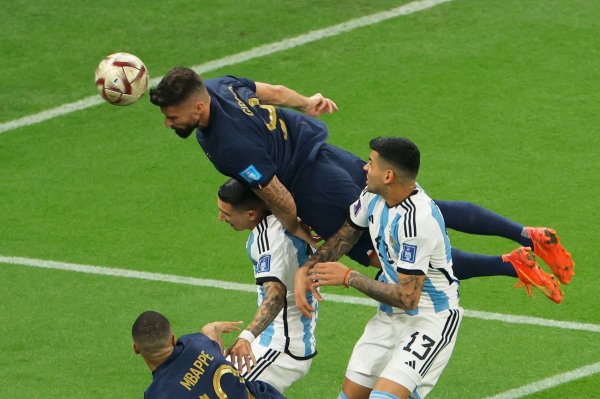 法国21世纪顶球得分  榜：吉鲁16球遥遥领跑  ，亨利、拉比奥特二三