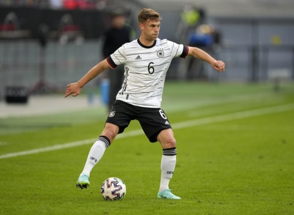 跨越  贝肯鲍尔追平默特萨克，基米希迎德国国家队第104次出场