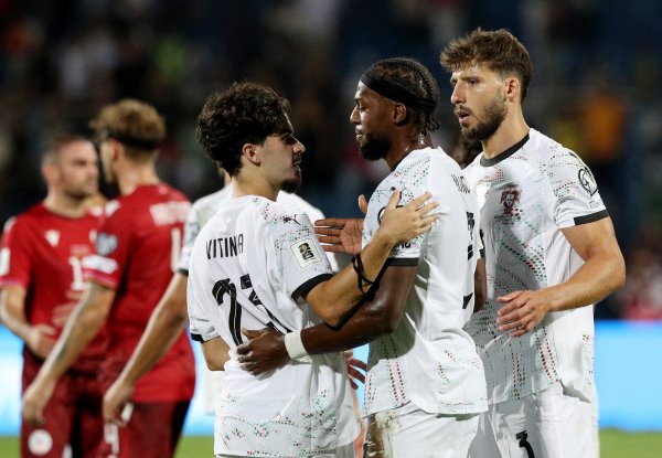 塔瓦雷斯:下场赛事 要全力争取晋级下一轮 世界杯赛 门德斯是很出色的球员 塔瓦雷斯:下场赛事 要全力争取晋级下一轮 世界杯赛 门德斯是很出色的球员