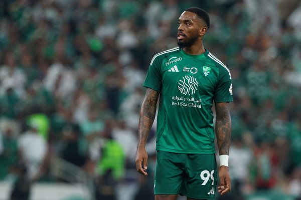 意媒：热刺放弃弗拉霍维奇转向伊万-托尼，或将与切尔西角逐  后者