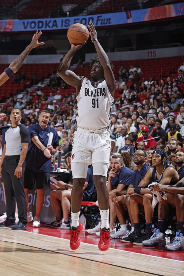 杨瀚森夏联搭档！美记：开拓者预计裁掉双向合同球员西索科