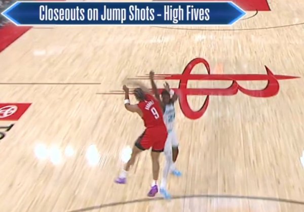 布鲁斯-布朗谈新规点名狄龙：他防三分总是打手 现在这是违例  了