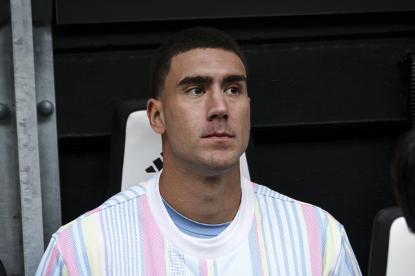 米体：弗拉霍维奇需要降薪近一半才能留在尤文，多家豪门有意免签