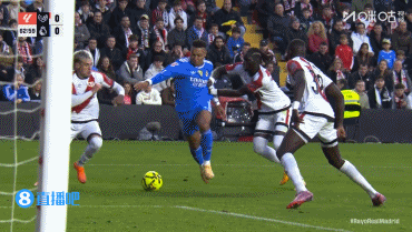 姆巴佩1v1连续晃动突入危险区域  后倒地，裁判    没有表示